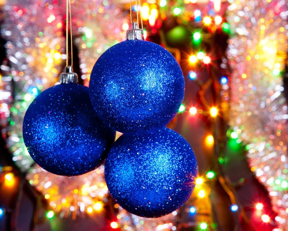 Голубые шарики на елку