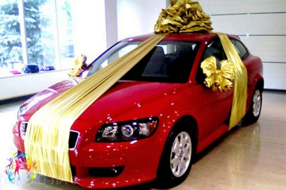 Машина в подарок девушке