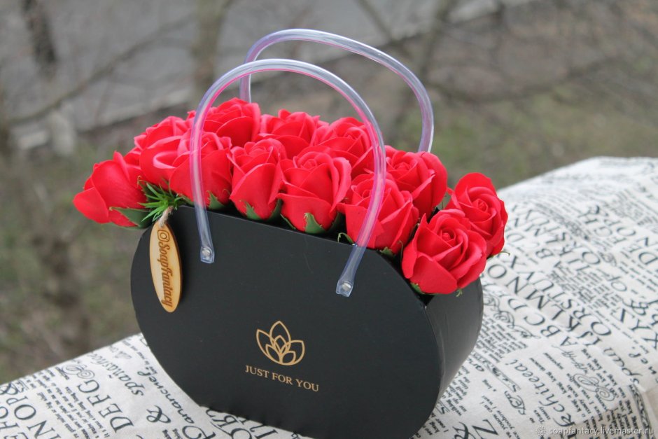 Букет мыльных роз в сумочке