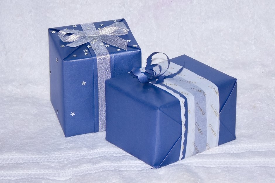 Синие подарочные коробки