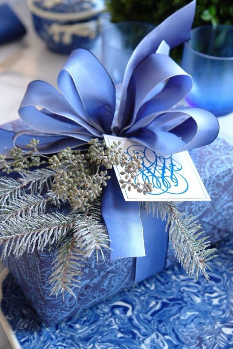 Новогодний подарок в синем цвете