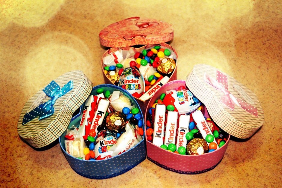Коробка со сладостями в подарок ребенку