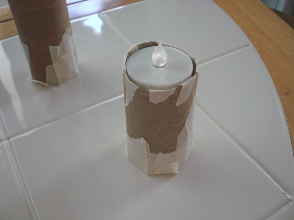 Свечка из втулки для туалетной бумаги