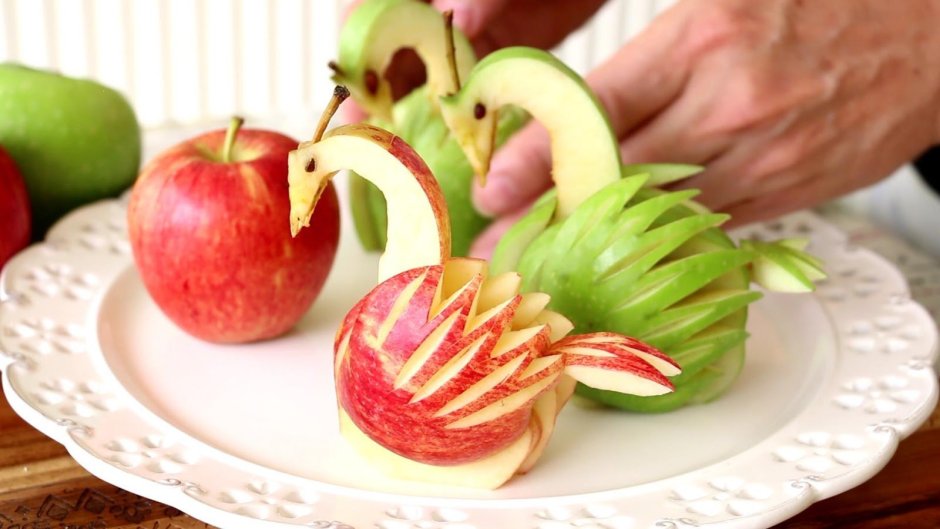 Нарезка яблок на праздничный стол