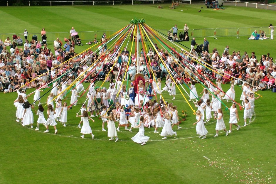 Праздник Maypole в Великобритании