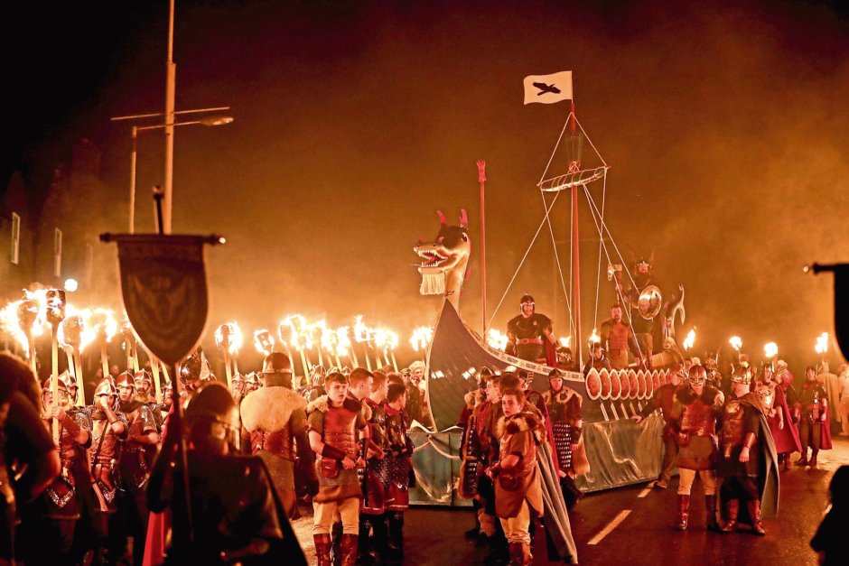 Фестиваль викингов ап Хелли АА Шотландия