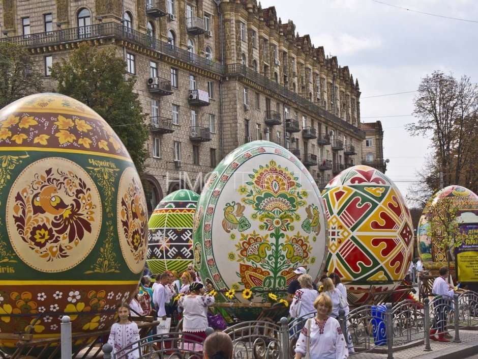 Пасхальные яйца в Москве на улице