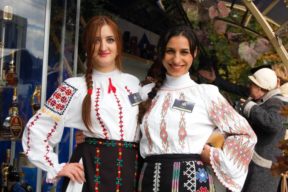 Молдавский национальный костюм женский