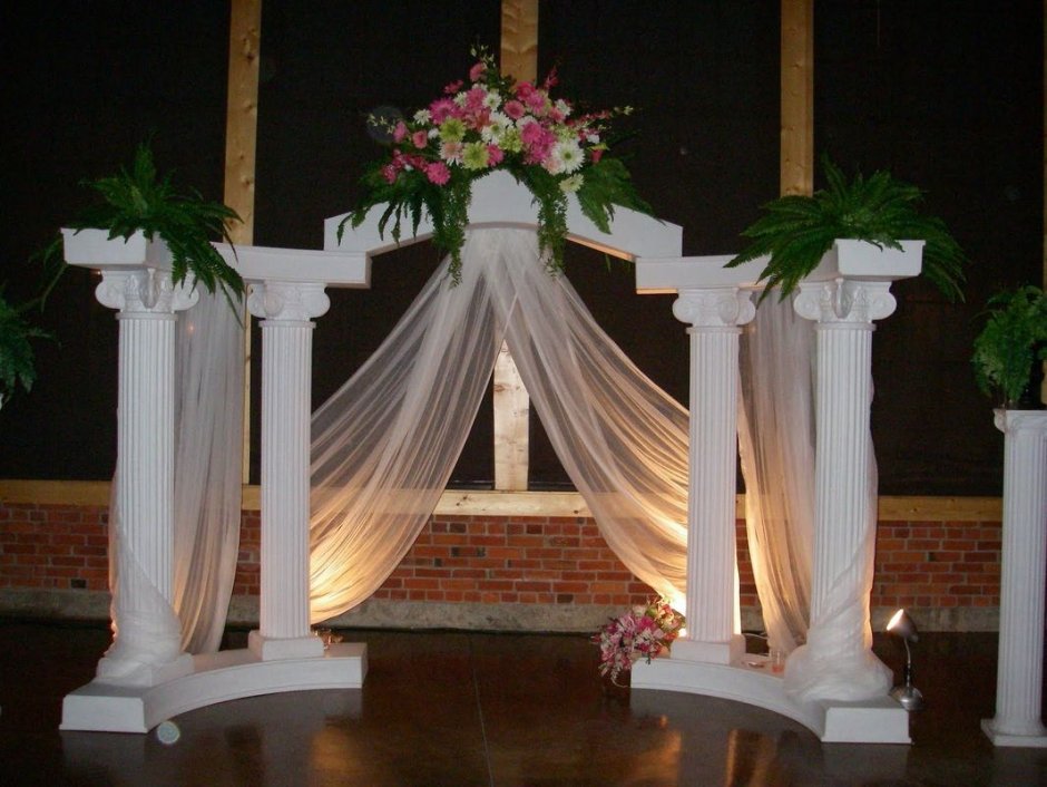 Свадебная арка в греческом стиле