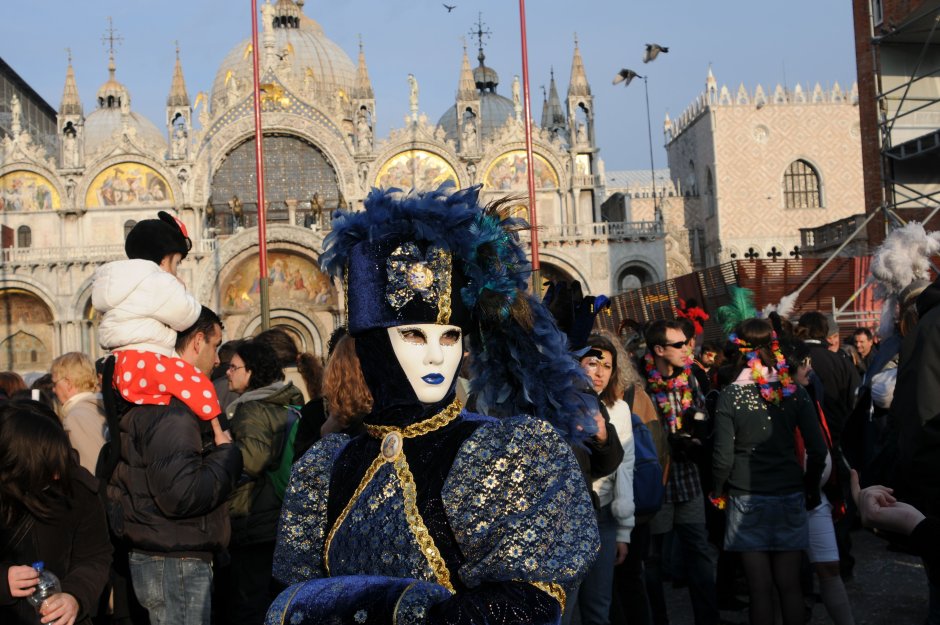 Карнавальное шествие в Венеции