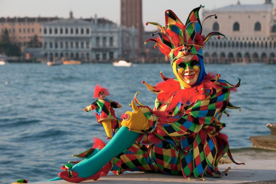 Венецианский карнавал маска Арлекин