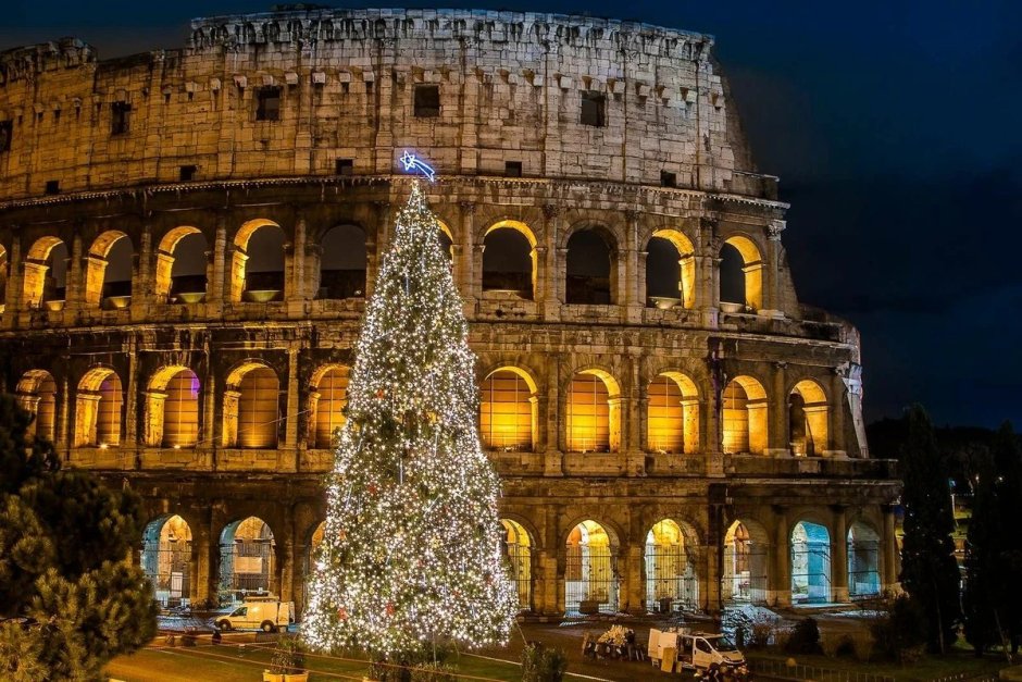 Главная Рождественская елка Рима на Пьяцца Венеция