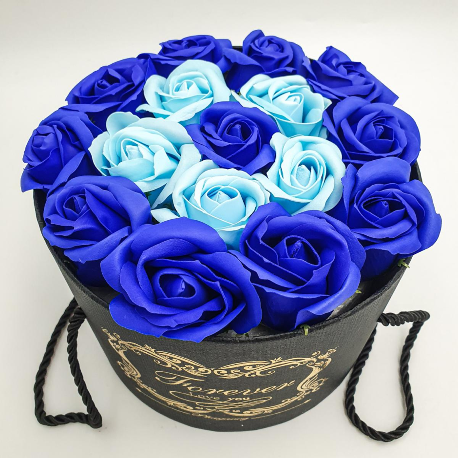 Букет из синих мыльных роз