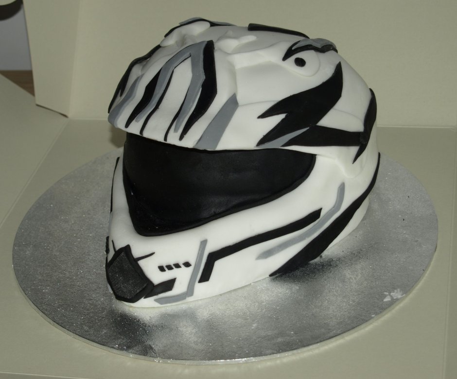 Торт мотоциклетный шлем