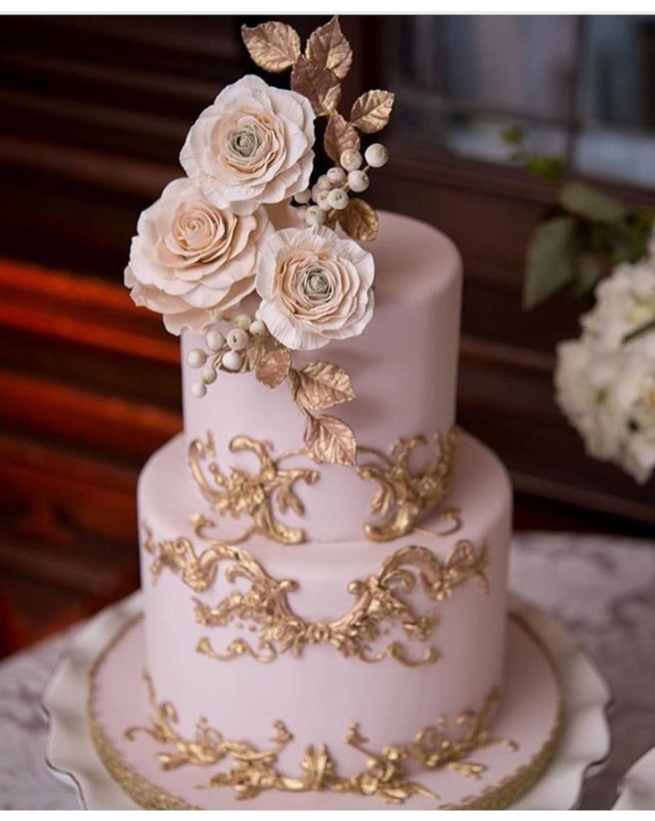 Свадебные торты с золотыми цветами