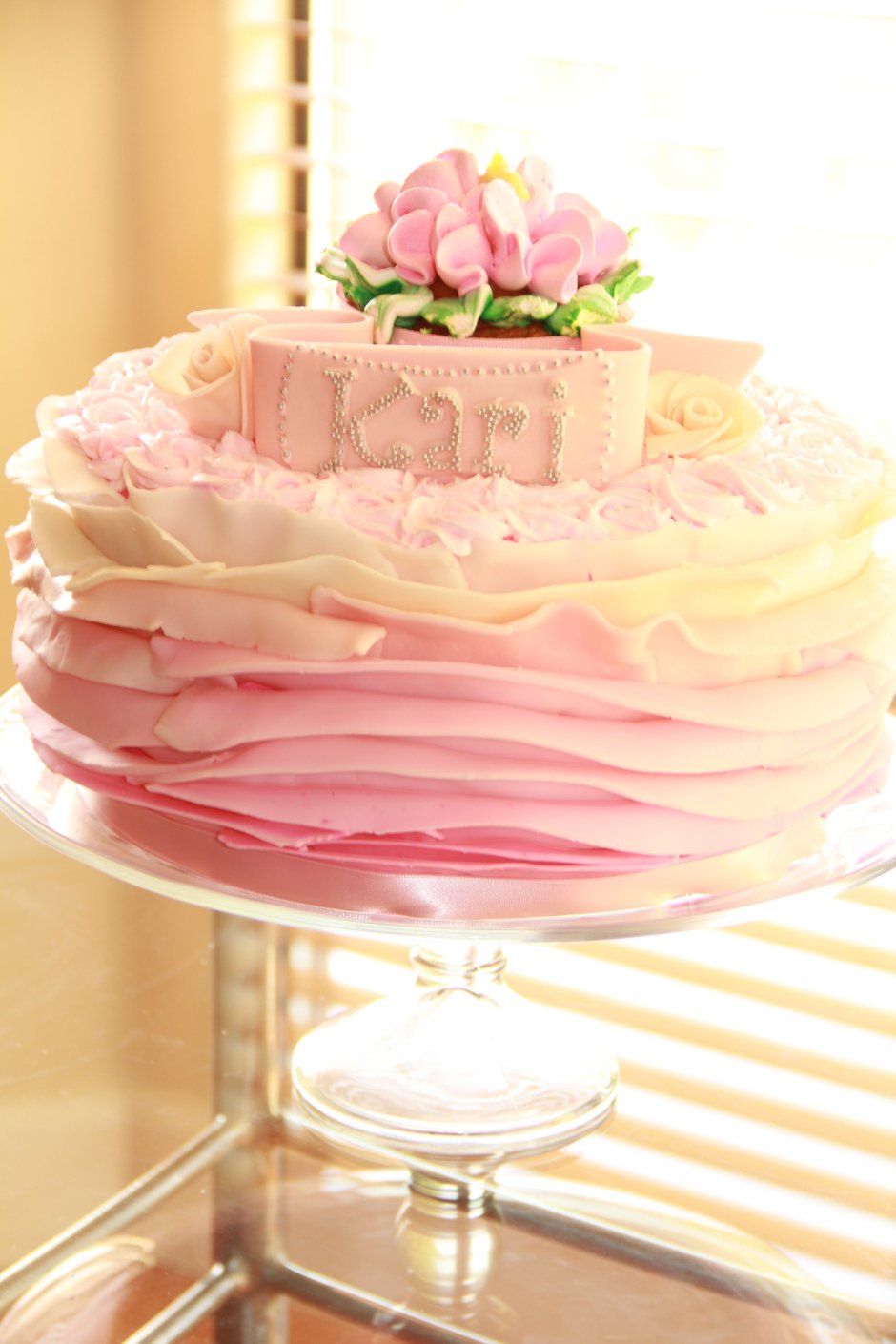 Нежный розовый торт