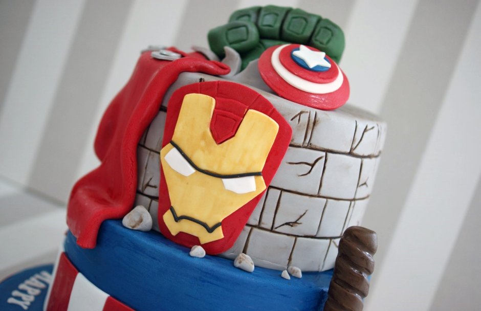 Супергерой тор Marvel торт