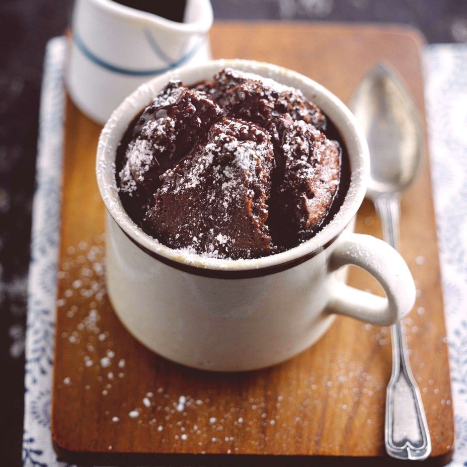 Шоколадный кекс в чашке