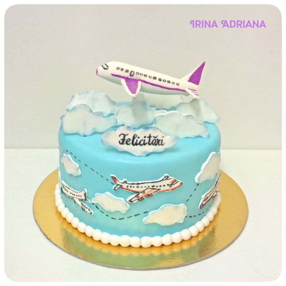 Торт с облаками и самолетом