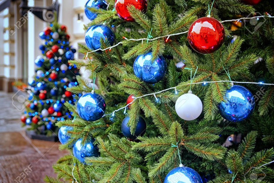 Красно синяя Новогодняя елка