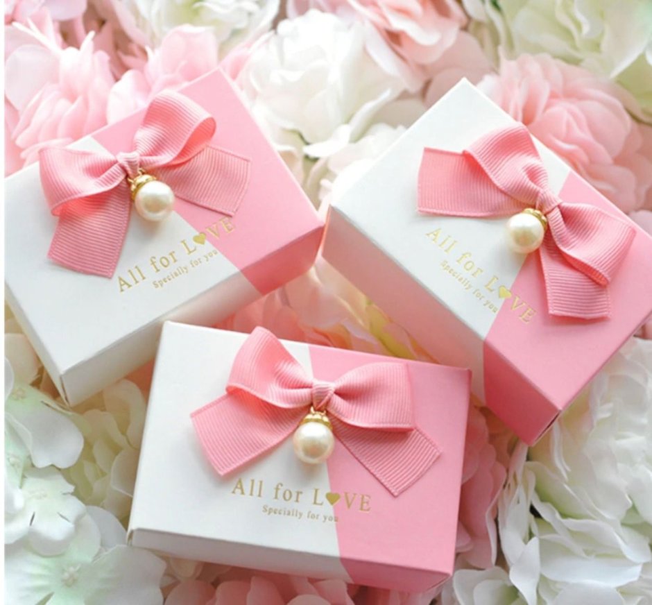 Подарочная коробка розовая