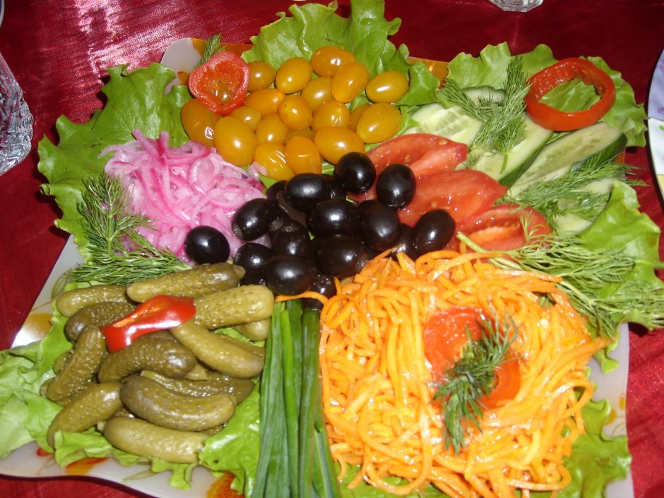 Овощи и соления на праздничный стол