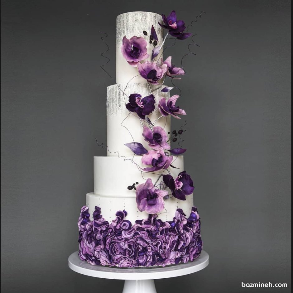 Свадебный торт с фиолетовым декором