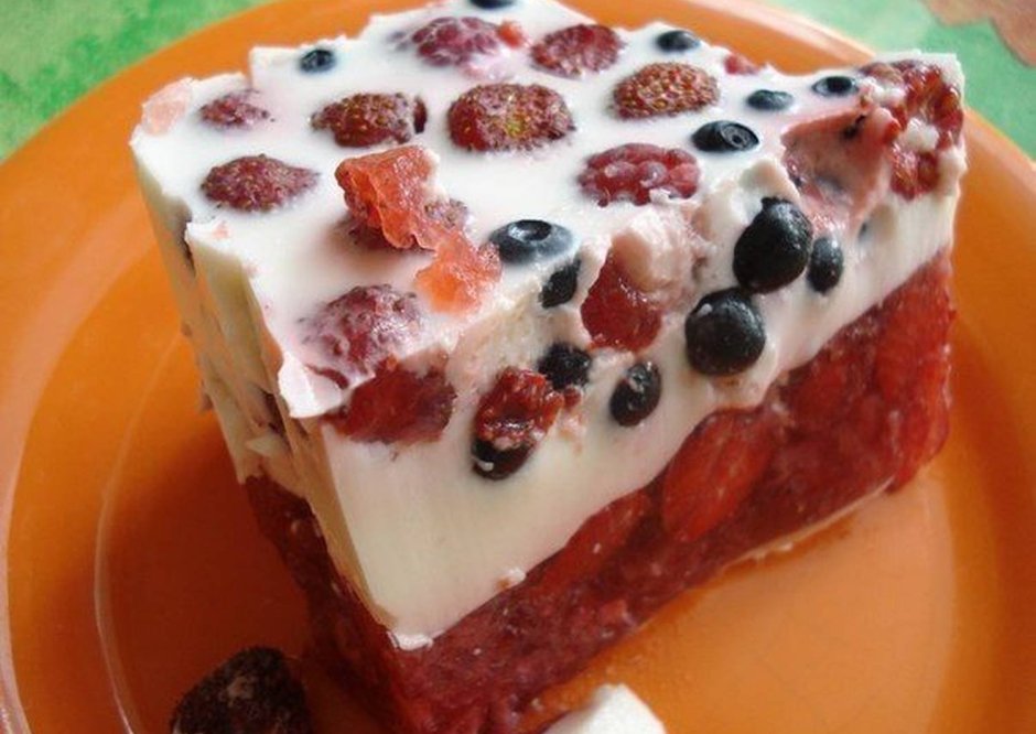 Десерт с ягодами и желатином