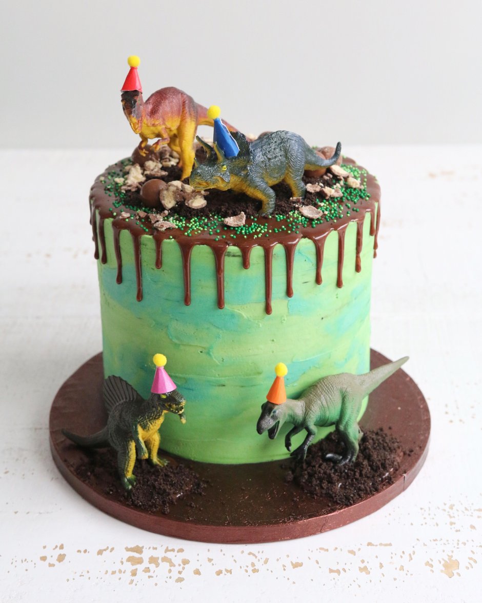 Торт с фигурками динозавров