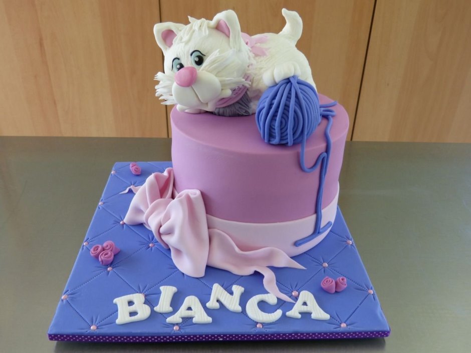 Торт фиолетовый с кошкой