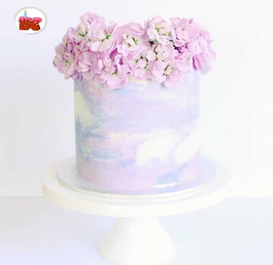 Торт кремовый в пастельных цветах