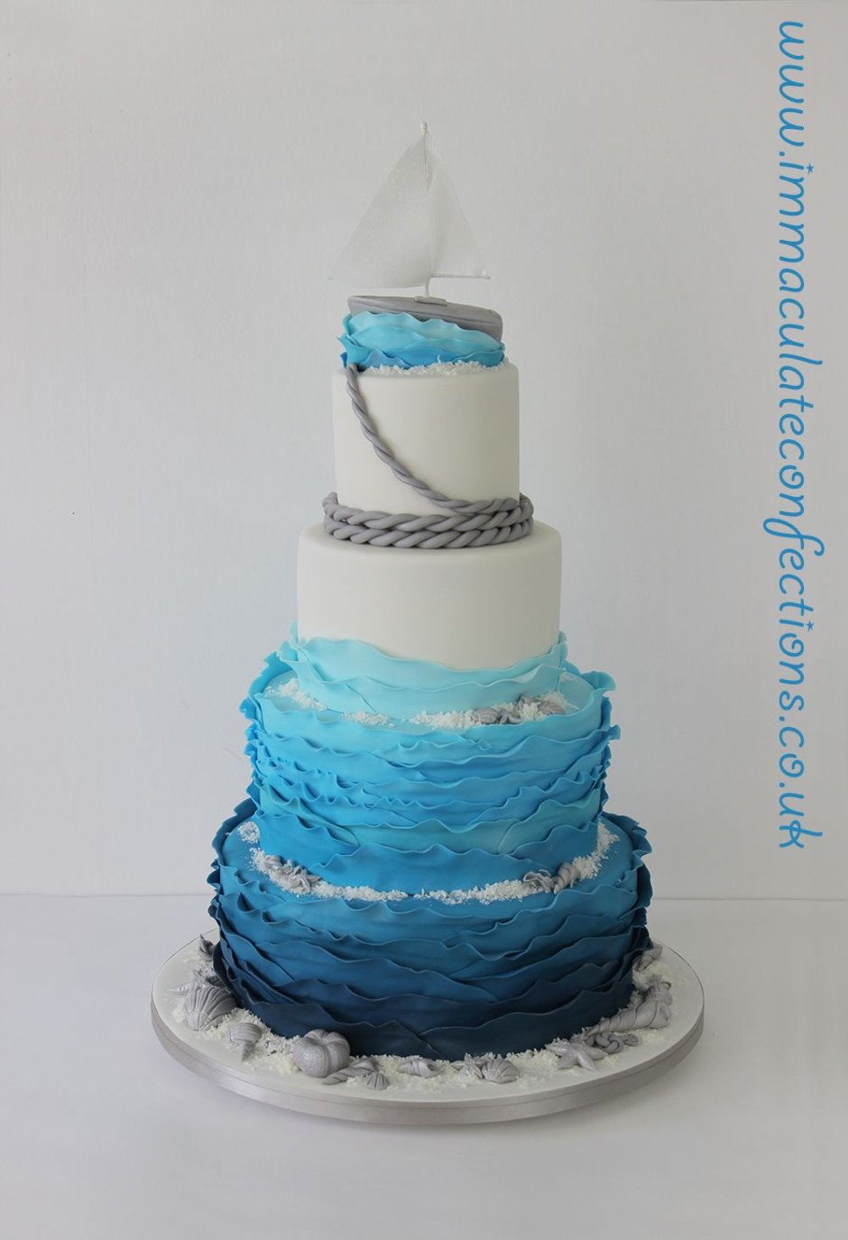 Торт на свадьбу в морской тематике двухэтажный