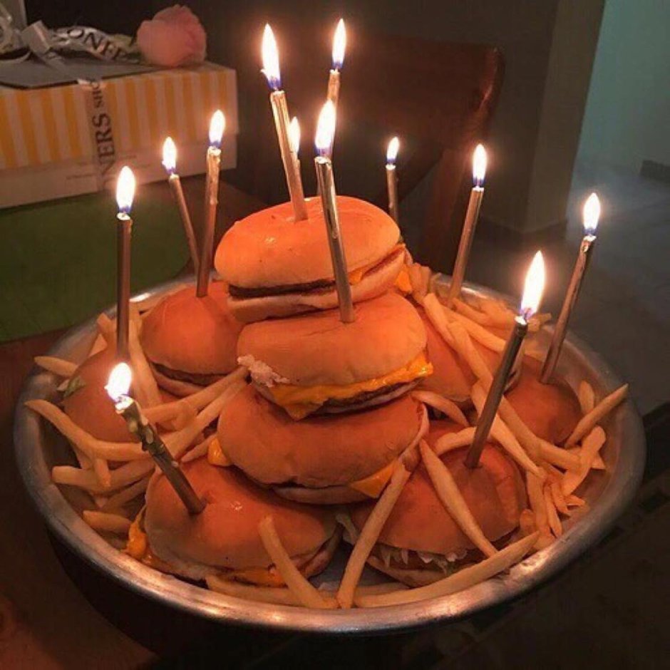 Бургеры со свечами на день рождения