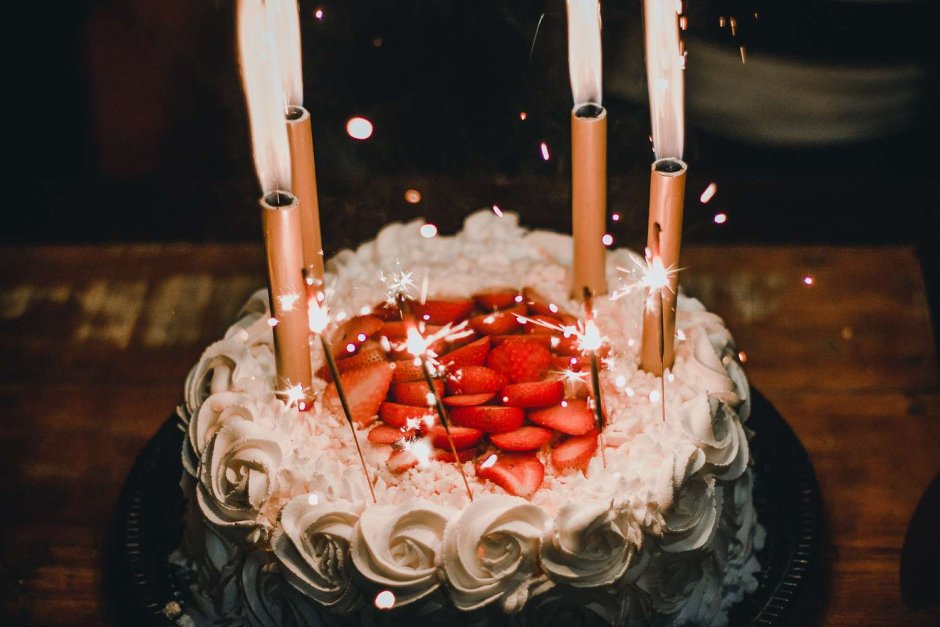 Торт свеча день рождение в ресторане