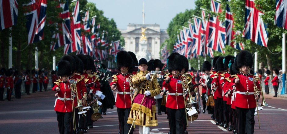 Парад вынос Знамени Великобритания