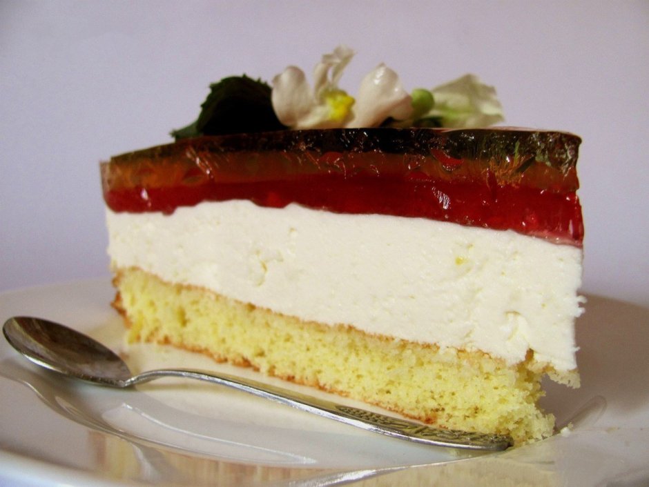 Бисквитный торт с желейной прослойкой