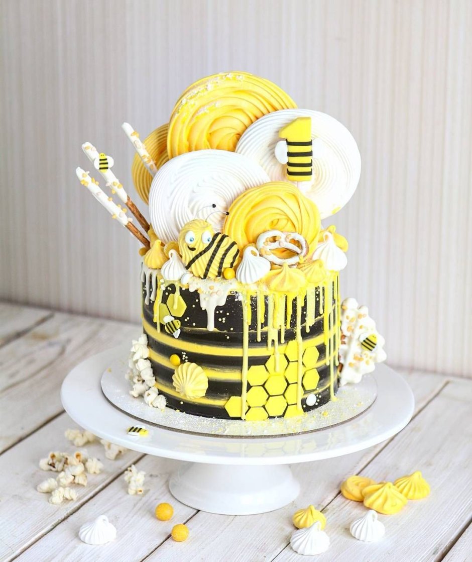 Торт с пчелками и сотами