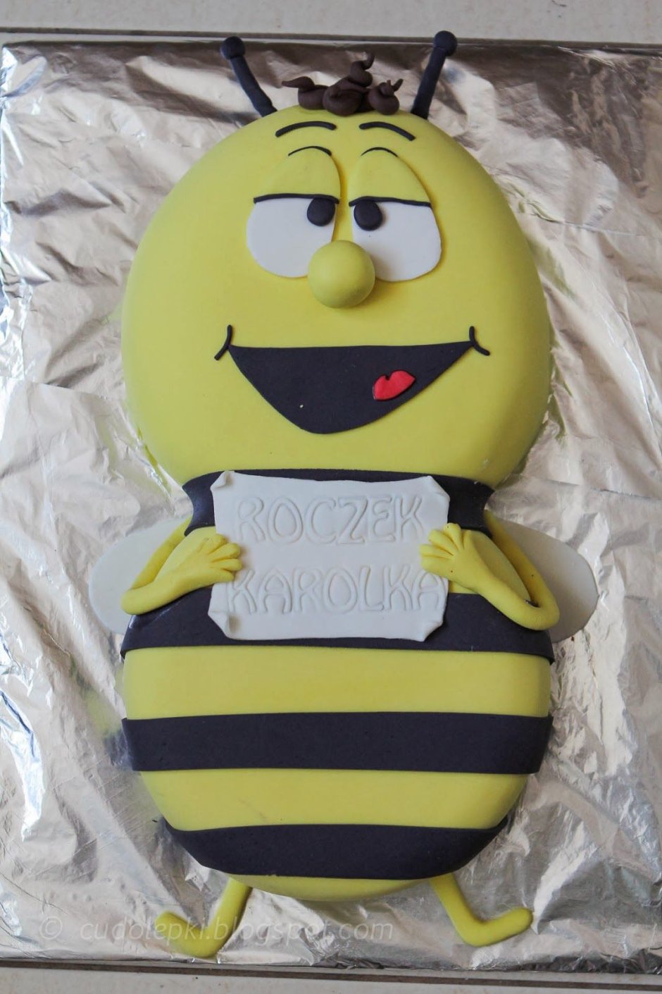 Смешной торт пчела