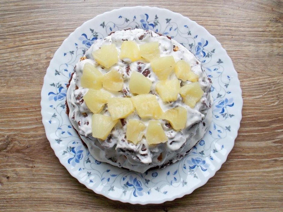 Торт белый с ананасом и грецким орехом