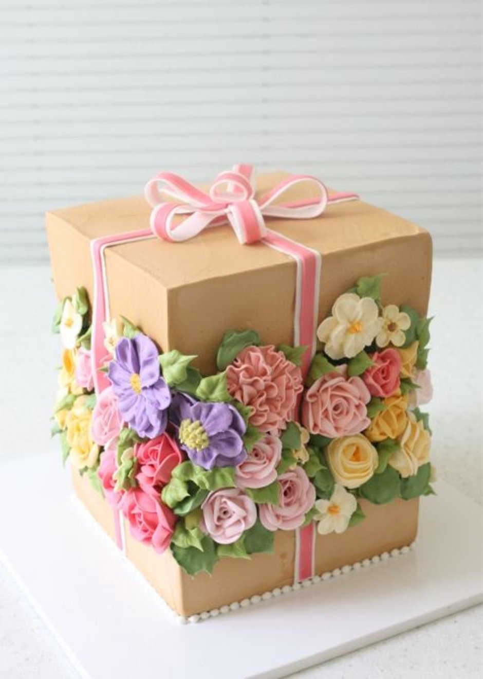 Торт подарочная коробка с цветами