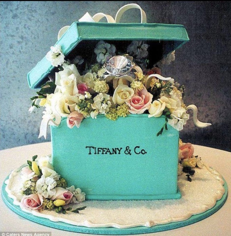 Торт в виде коробка с цветами