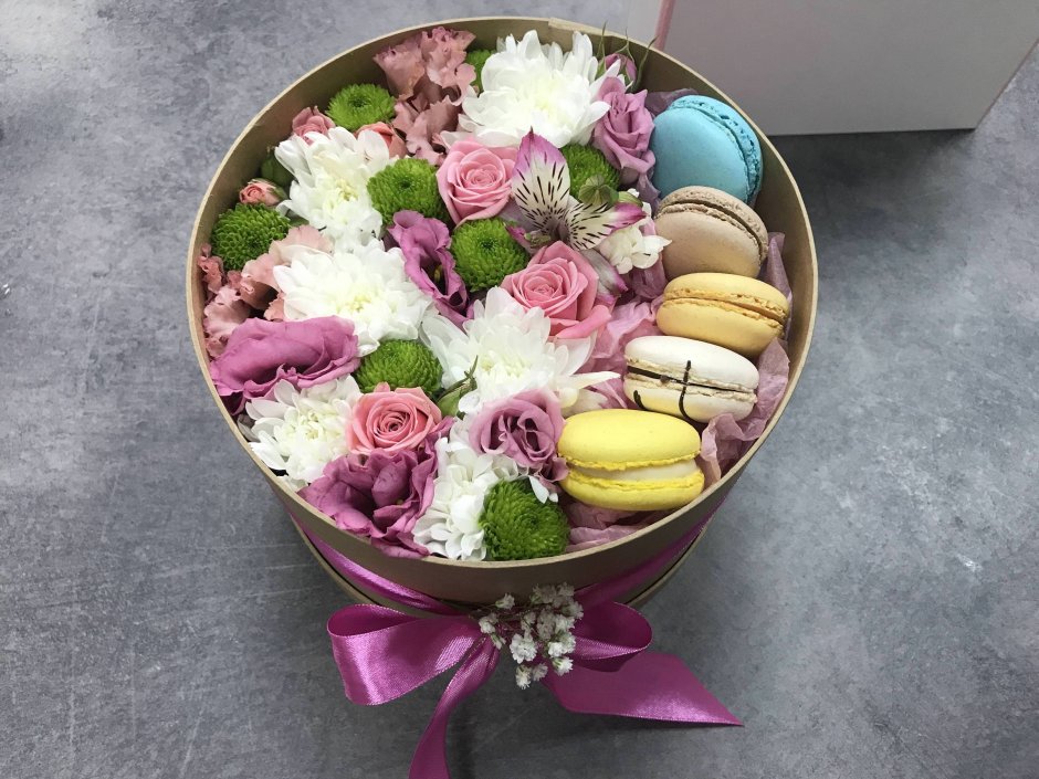 Торт коробка с цветами Инстаграм