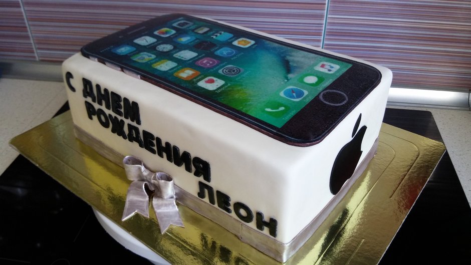 Торт на день рождения в виде телефона