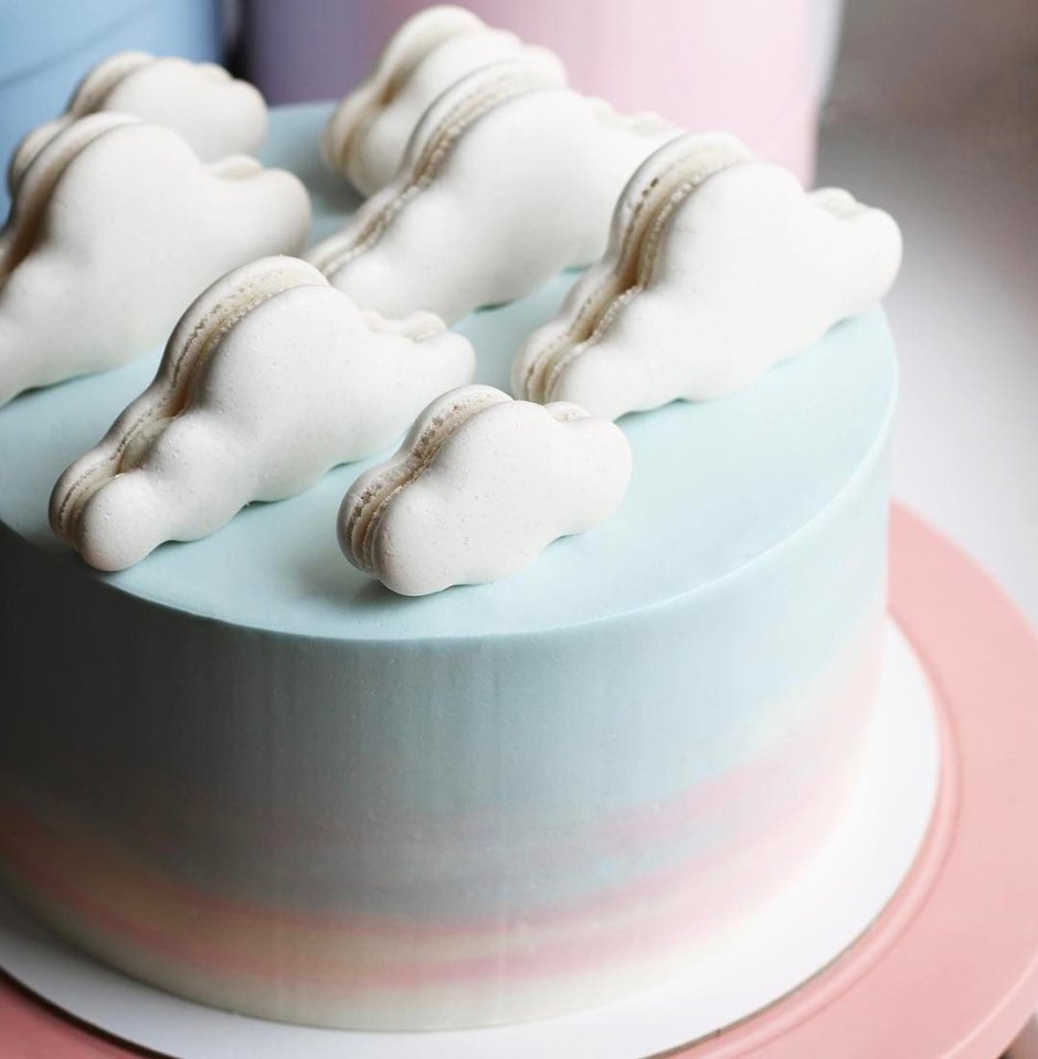 Торт с облаками вверх