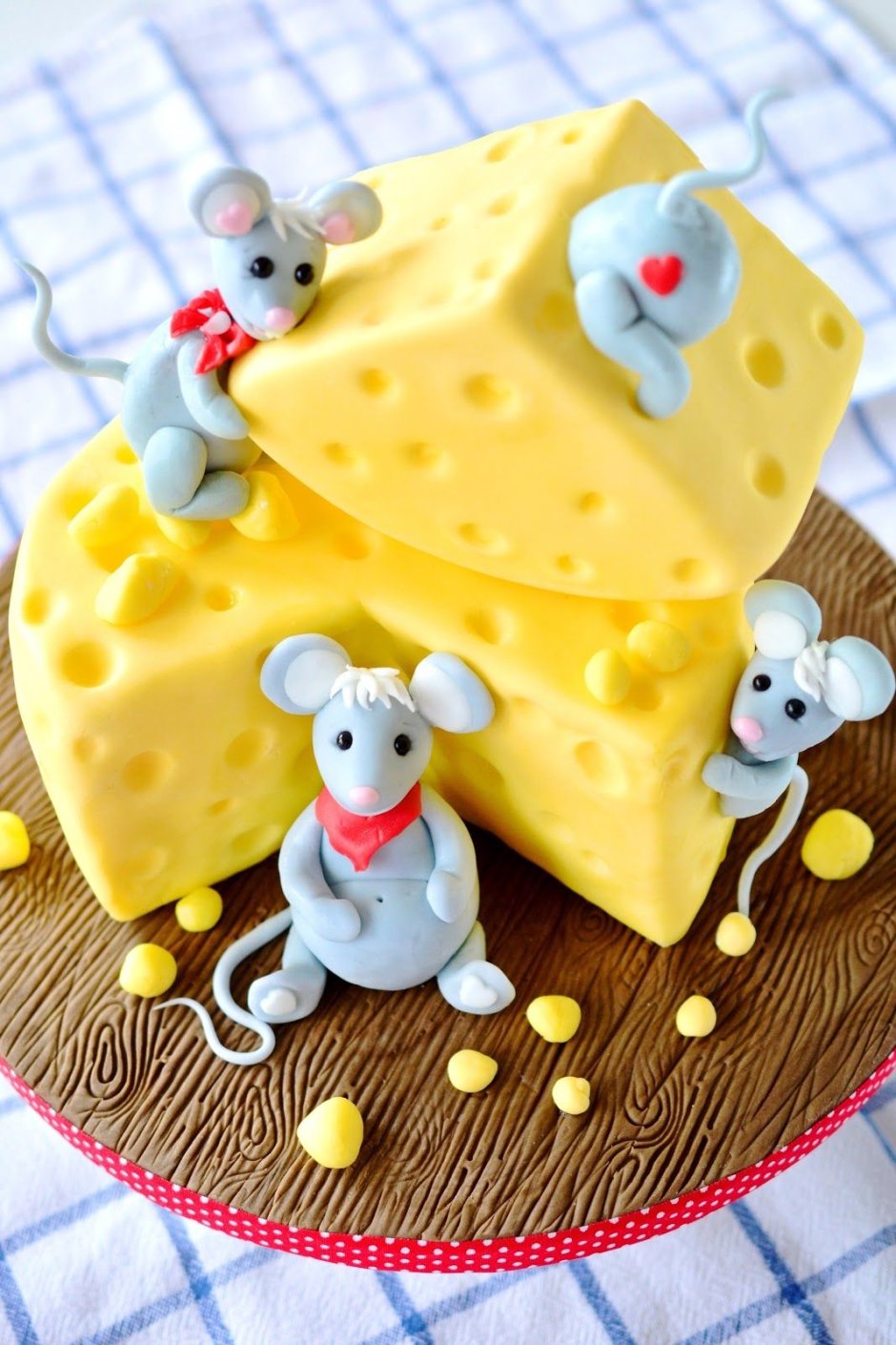 Торт детский с мышками