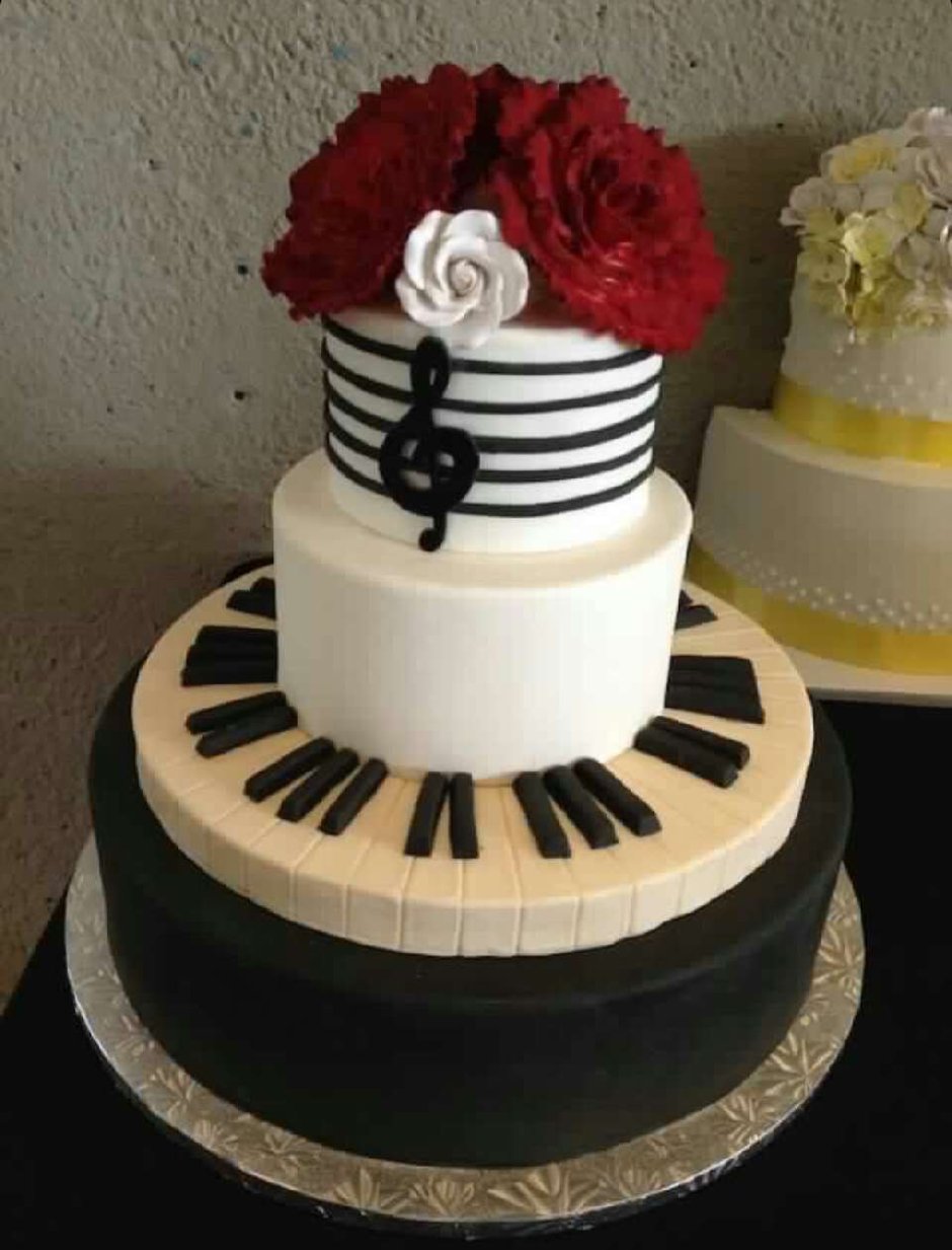 Красивый музыкальный торт