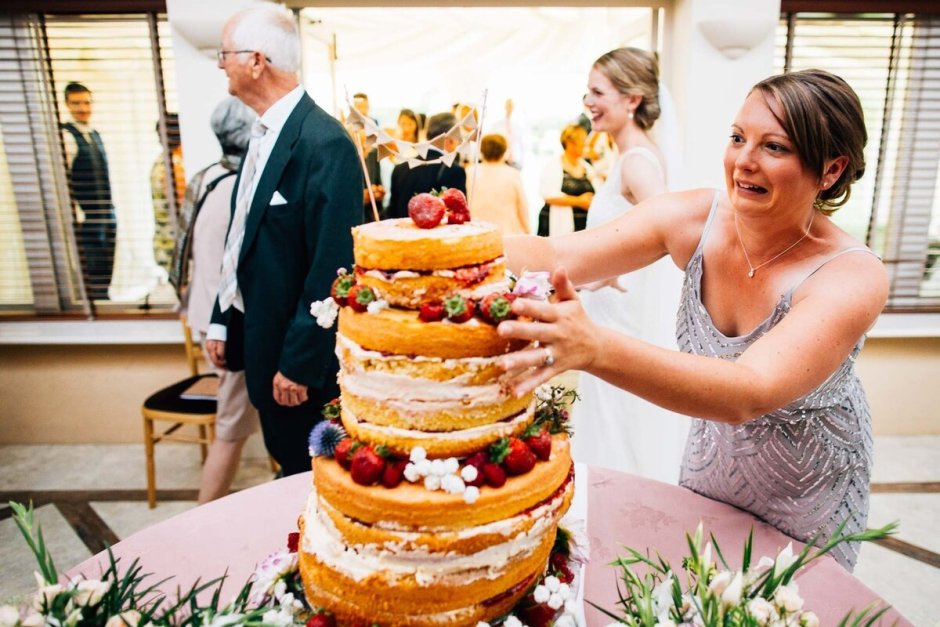 Падающий торт на свадьбу