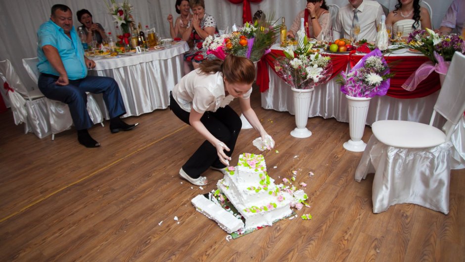 Вынос свадебного торта