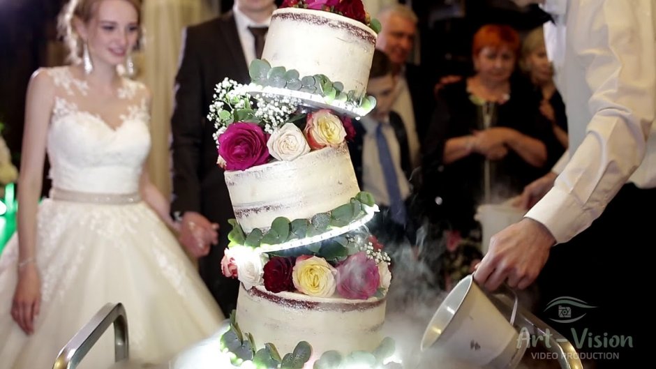Торт упал на свадьбе