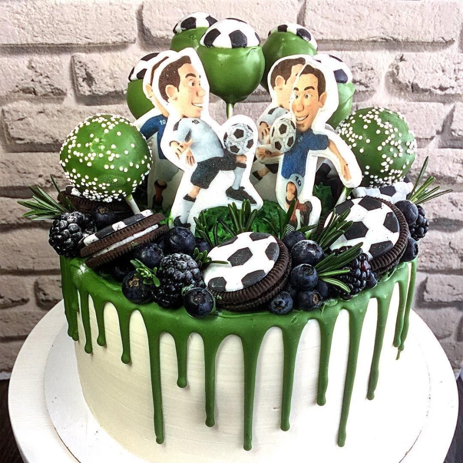 Украшение торта для юного футболиста